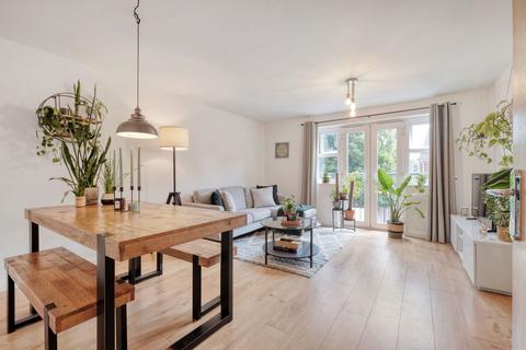 2 bedroom flat for sale, Gloucester Close, Redditch, B97