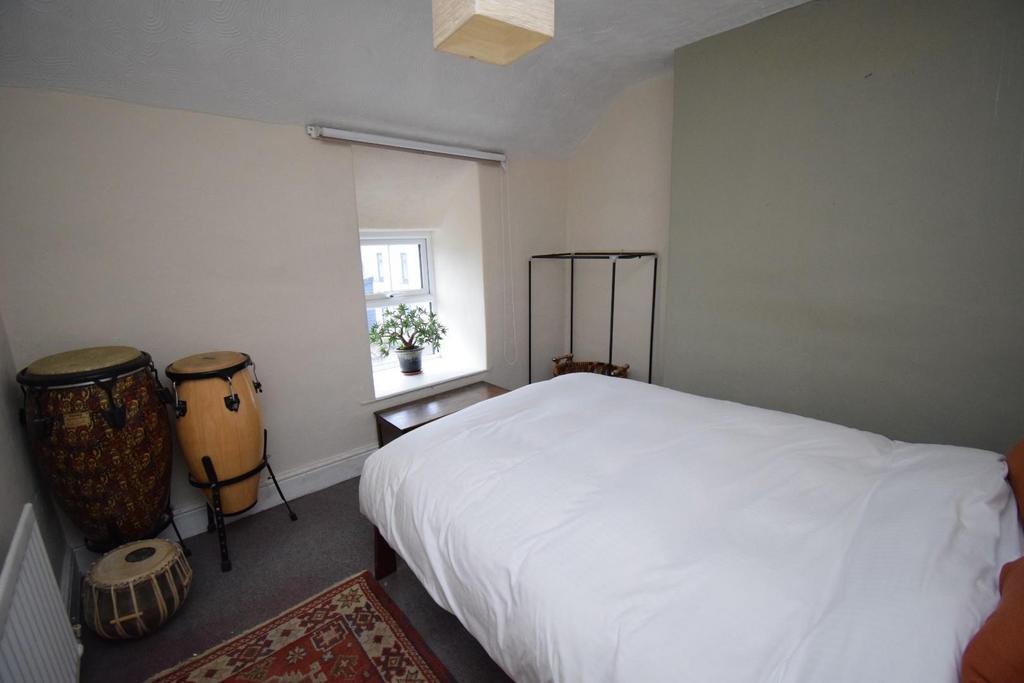 Bedroom 1.JPG