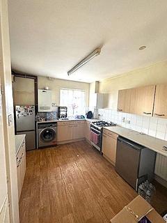 2 bedroom flat for sale, Larch Crescent, Hayes, UB4 9EA