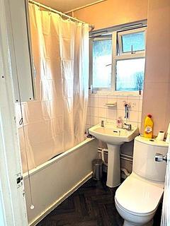 2 bedroom flat for sale, Larch Crescent, Hayes, UB4 9EA