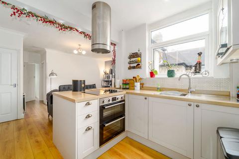 2 bedroom maisonette for sale, Penton Avenue, Staines-upon-Thames, Surrey, TW18 2NA