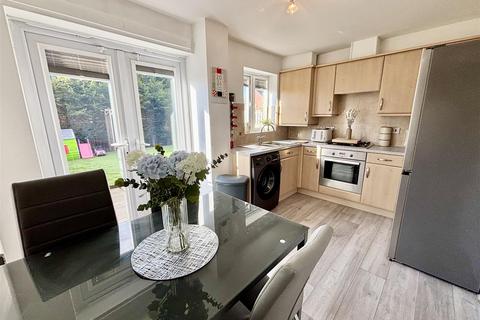 2 bedroom townhouse for sale, Lime Vale Way, Bradford BD6