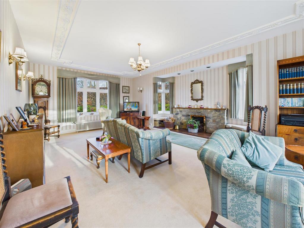 Formal Lounge