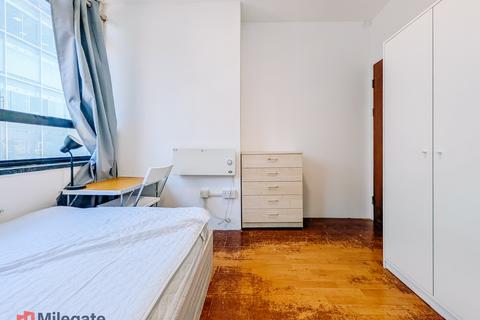 1 bedroom in a flat share to rent, Gray's Inn Road, London WC1X