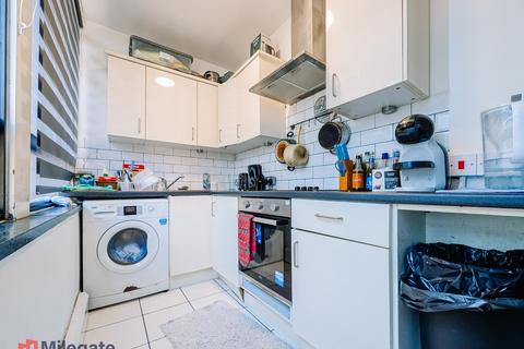 1 bedroom in a flat share to rent, Gray's Inn Road, London WC1X