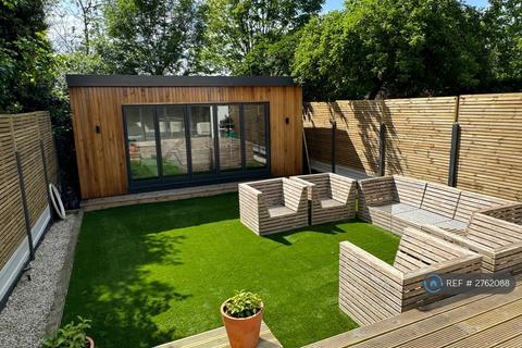 2 bedroom flat to rent, Oakwood Road, London, SW20