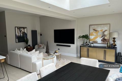 2 bedroom flat to rent, Oakwood Road, London, SW20