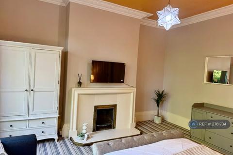 1 bedroom in a house share to rent, Glebe Street, Huddersfield, HD1