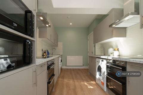 1 bedroom in a house share to rent, Abbey Road, London, SW19