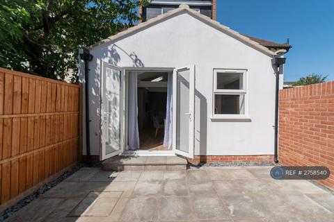 1 bedroom in a house share to rent, Abbey Road, London, SW19