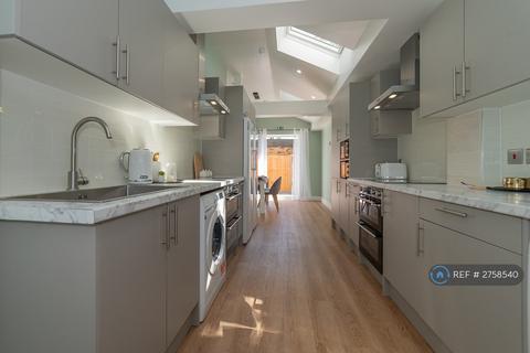 1 bedroom in a house share to rent, Abbey Road, London, SW19