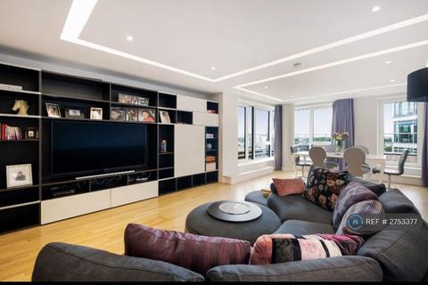 3 bedroom flat to rent, Spinnaker House, London, SW18