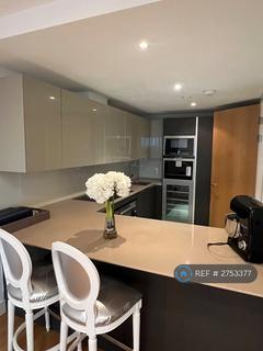 3 bedroom flat to rent, Spinnaker House, London, SW18