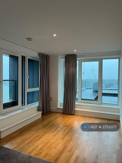 3 bedroom flat to rent, Spinnaker House, London, SW18