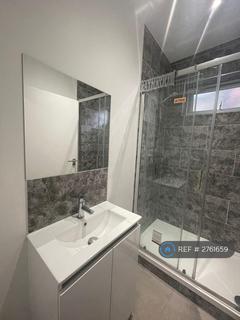 1 bedroom in a house share to rent, High Street, Beckenham, BR3