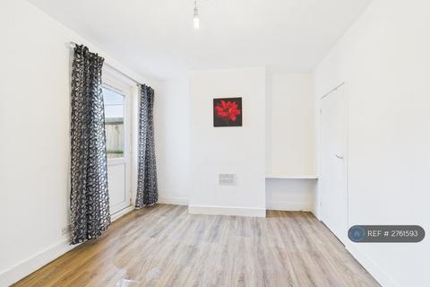 3 bedroom terraced house to rent, Corporation Road, Gillingham, ME7