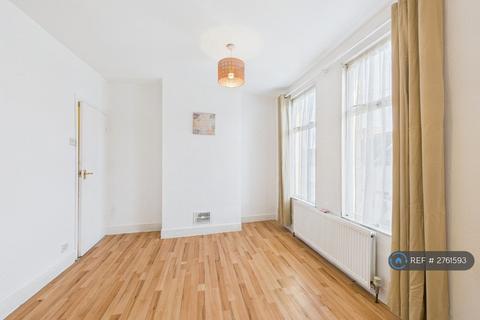 3 bedroom terraced house to rent, Corporation Road, Gillingham, ME7