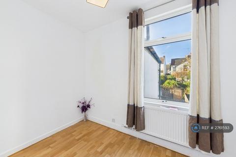 3 bedroom terraced house to rent, Corporation Road, Gillingham, ME7