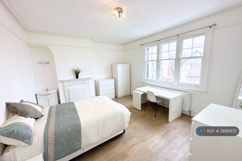 1 bedroom in a house share to rent, Cranes Park Avenue, Surbiton, KT5