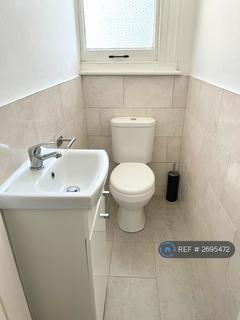 1 bedroom in a house share to rent, Cranes Park Avenue, Surbiton, KT5