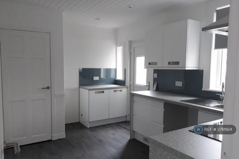3 bedroom semi-detached house to rent, Den Park, Perth & Kinross, PH2