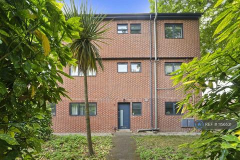 2 bedroom flat to rent, Mayford Close, London, SW12