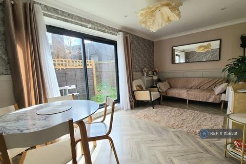2 bedroom flat to rent, Mayford Close, London, SW12