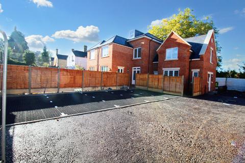 4 bedroom semi-detached house to rent, Priory Road, Maidstone ME15