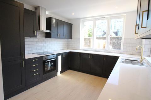 4 bedroom semi-detached house to rent, Priory Road, Maidstone ME15