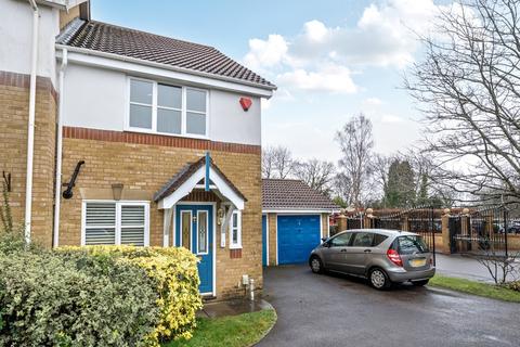 2 bedroom semi-detached house for sale, Clarendon Gate, Ottershaw, KT16