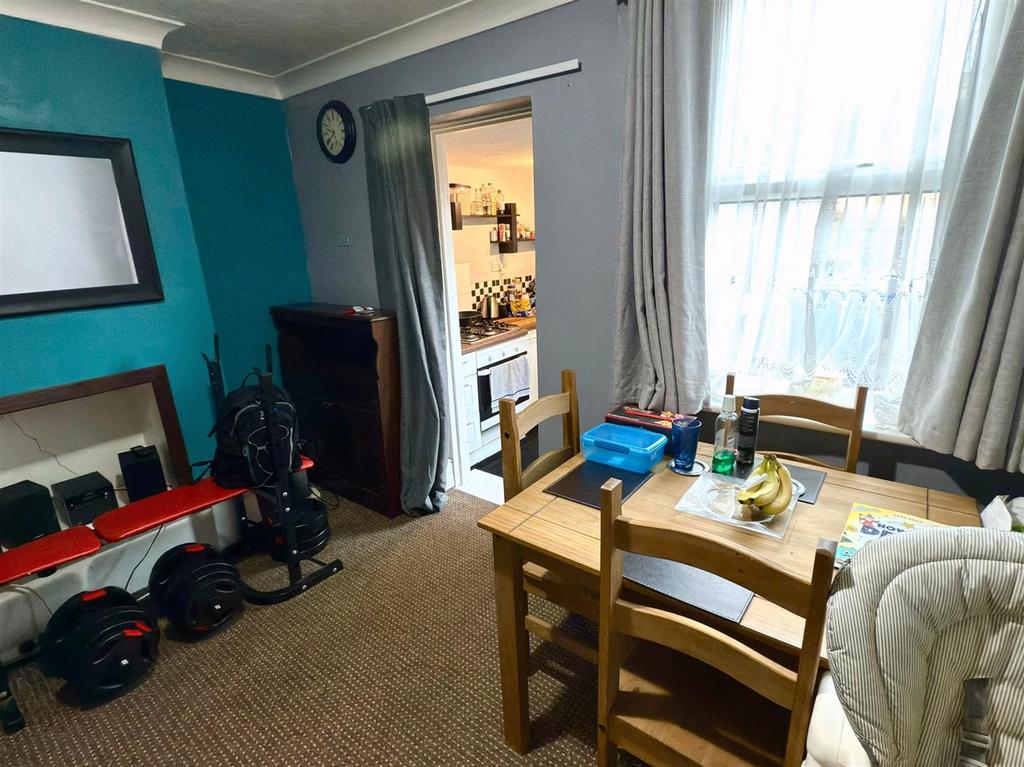 DINING ROOM.jpg