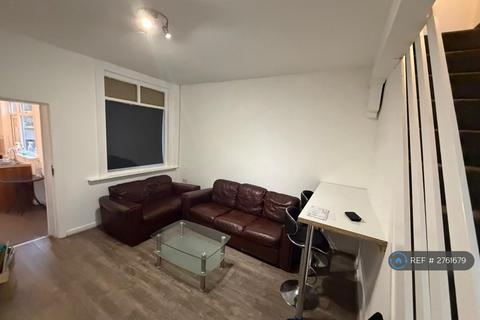 3 bedroom terraced house to rent, Welford Street, Salford, M6