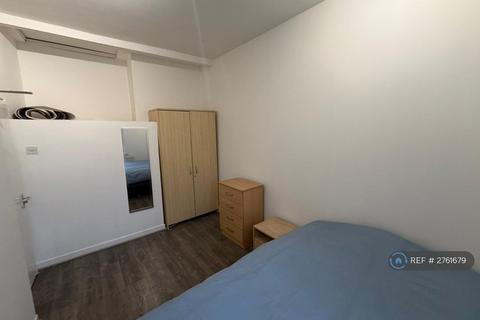 3 bedroom terraced house to rent, Welford Street, Salford, M6