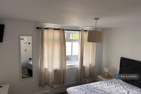 1 bedroom in a house share to rent, Orchard Lea, Pill, Bristol, BS20