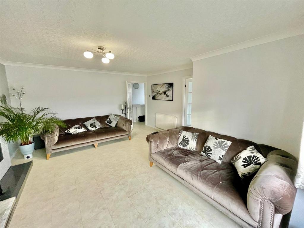 29 Sandringham Lounge 2.jpg