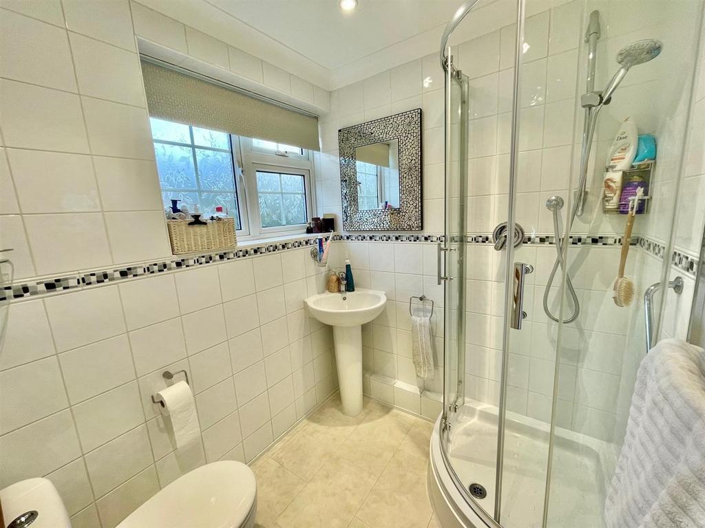 29 Sandringham Shower.jpg
