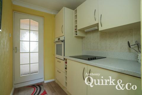 3 bedroom terraced house to rent, Crammavill Street, Grays, RM16