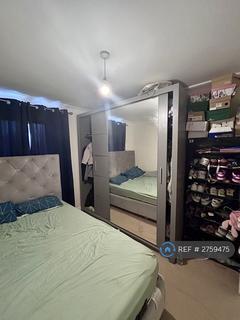 2 bedroom flat to rent, Danbury Crescent, South Ockendon, RM15