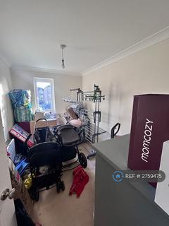 2 bedroom flat to rent, Danbury Crescent, South Ockendon, RM15