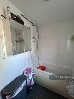 2 bedroom flat to rent, Danbury Crescent, South Ockendon, RM15