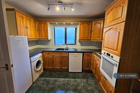 1 bedroom flat to rent, Linden Place, Staines-Upon-Thames, TW18