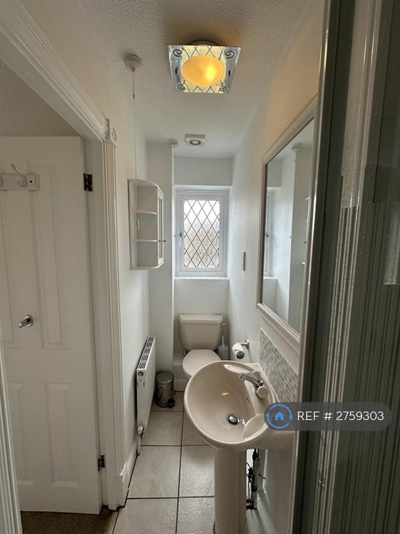 En-Suite Bathroom
