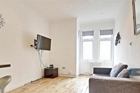 1 bedroom flat to rent, Cleveland Road, London, E18