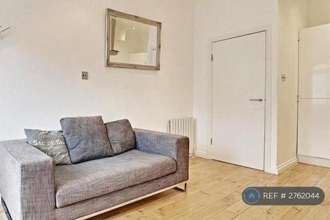 1 bedroom flat to rent, Cleveland Road, London, E18