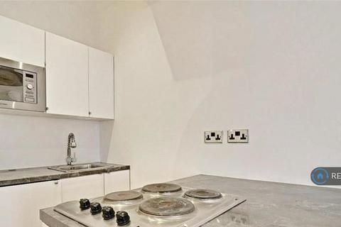 1 bedroom flat to rent, Cleveland Road, London, E18