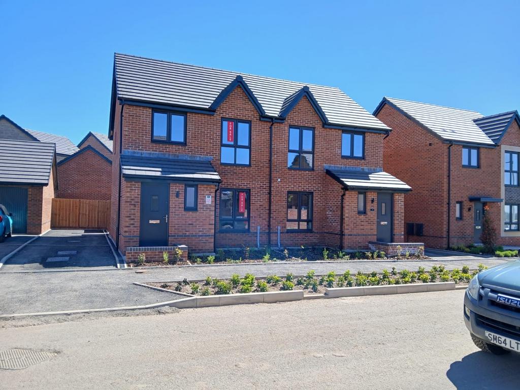 2 bedroom semi-detached house for sale
