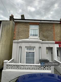 2 bedroom end of terrace house to rent, Douglas Road, Dover, CT17