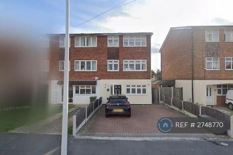 1 bedroom in a house share to rent, Charlotte Gardens, Romford, RM5