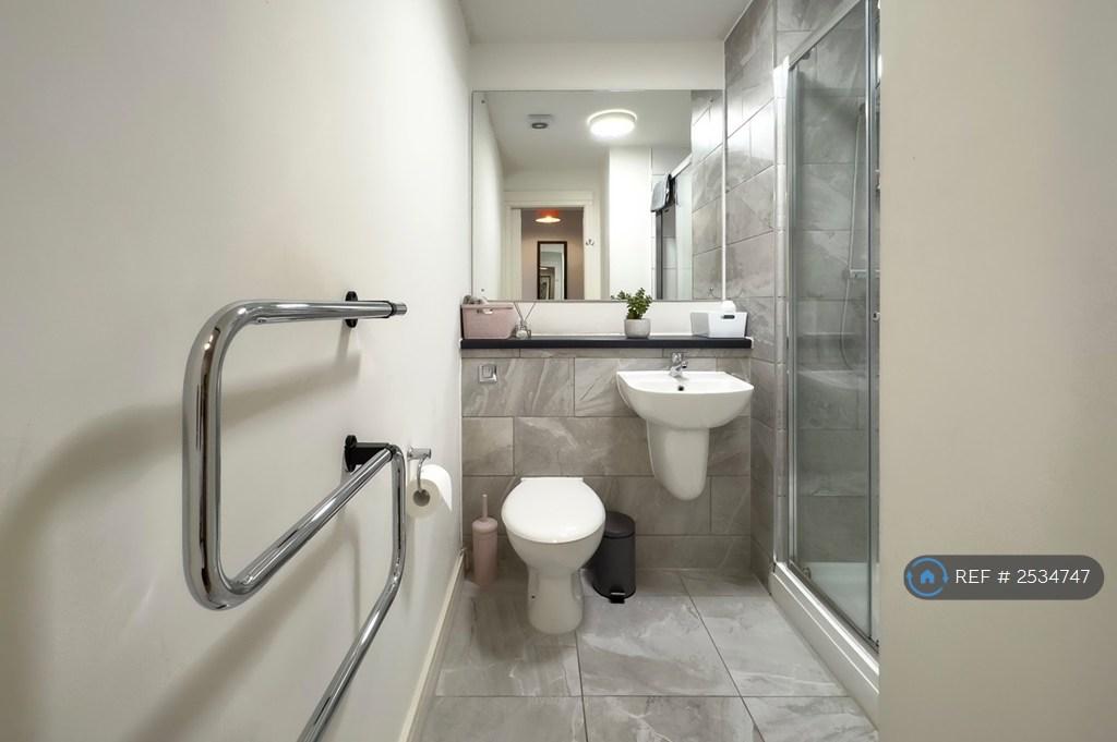 Heated Towel Rail And Wc