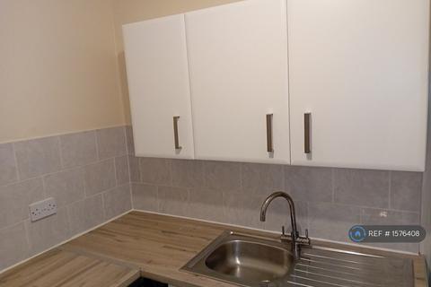 2 bedroom flat to rent, St.Keverne Square, Newcastle Upon Tyne, NE5